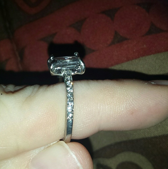 Silver/diamond ring - Picture 2 of 4